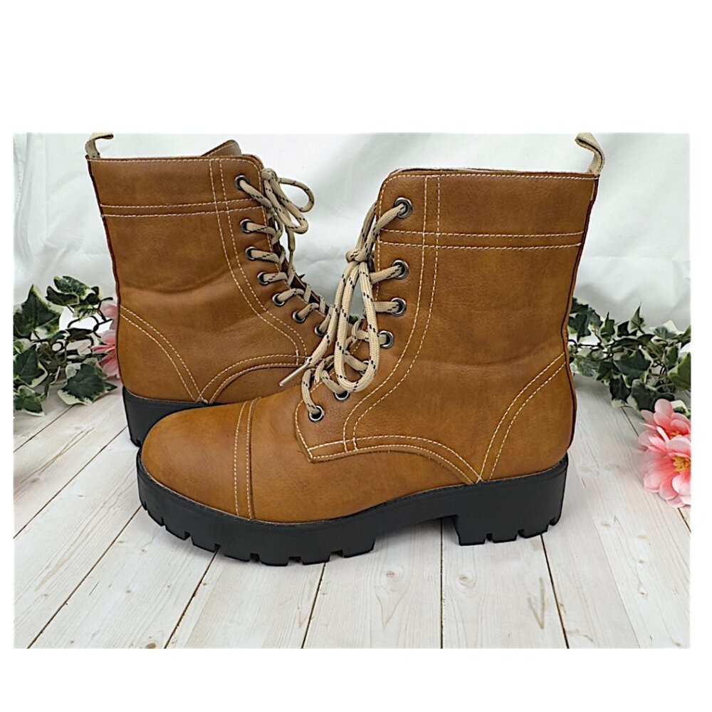 Seven7 Jody Combat Boots Women’s Size 8.5 Tan Brown Lace-Up Lug Sole